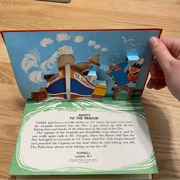 Vintage Sooty to the Rescue Pop Up Book Hardcover Purcell Kid’s Children’s Red - Picture 6 of 6